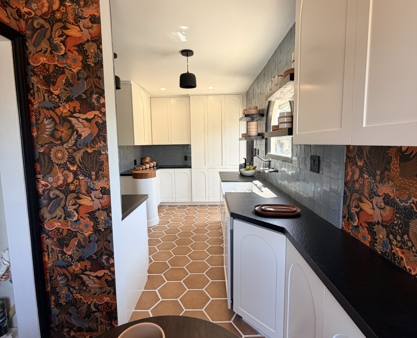 Traditional/Eclectic Kitchen Remodel by Frank & Fredy's Kitchen Cabinets project photo